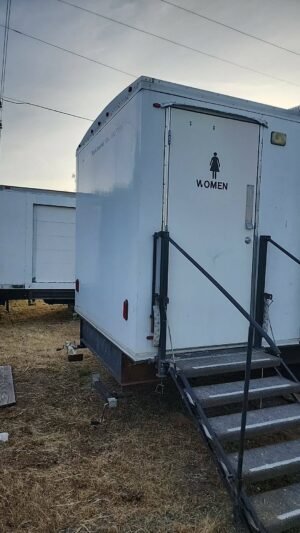 2007 30′ RESTROOM TRAILER 🚨